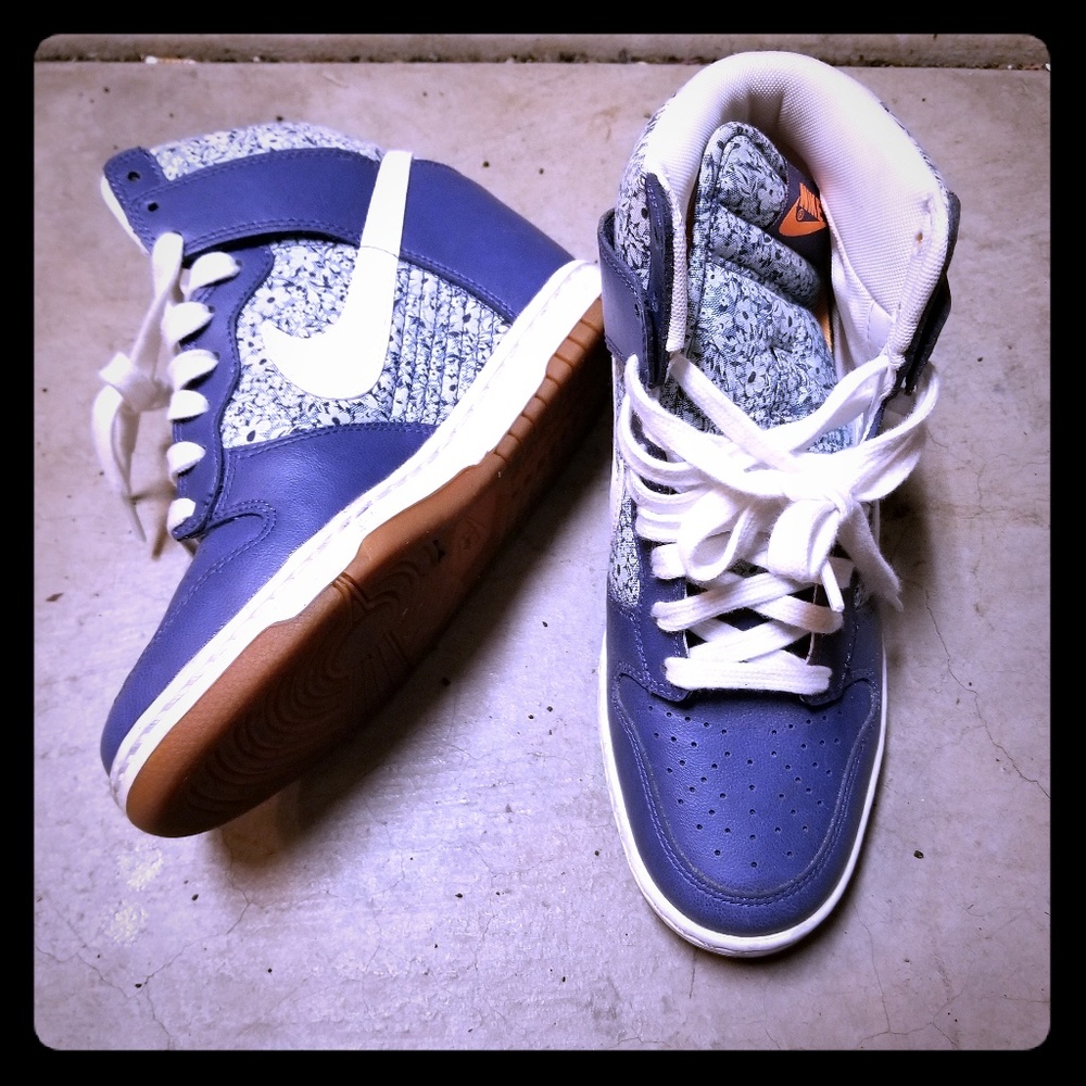 Nike wedge shoes size 6